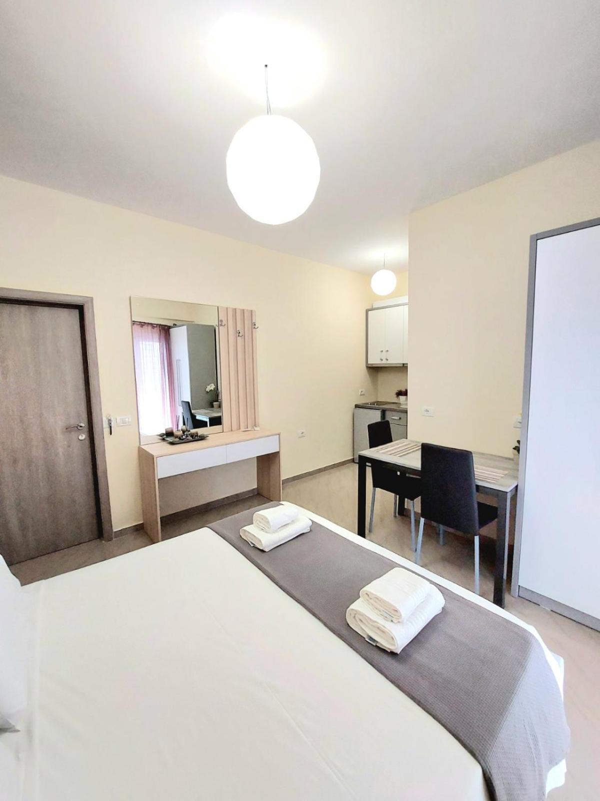 Elizabeth Apartments Himare Eksteriør bilde