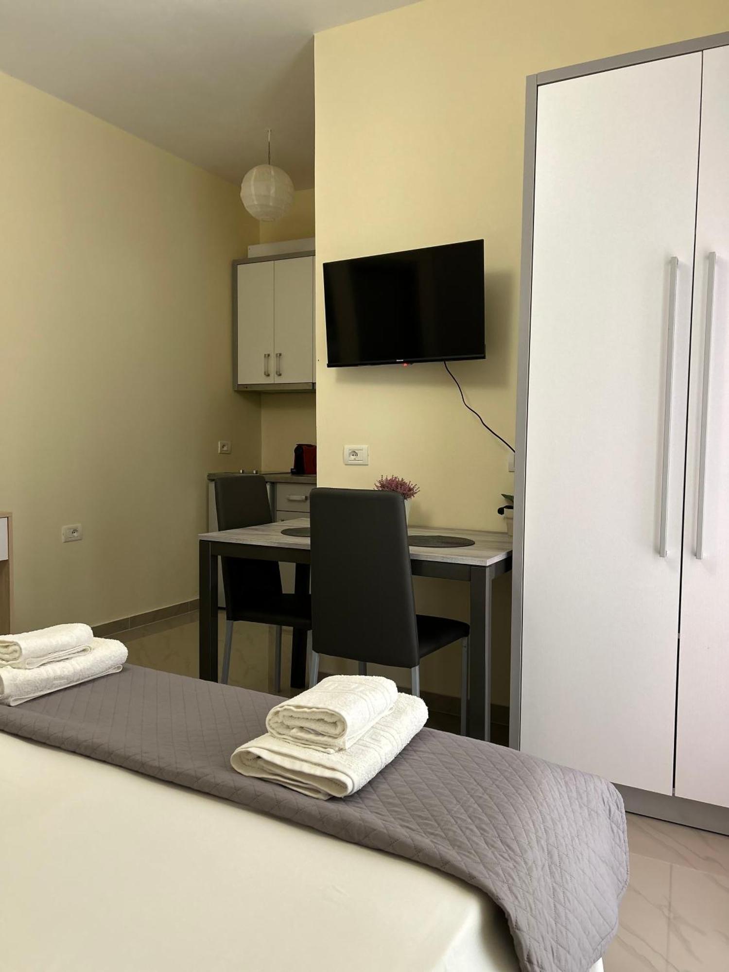 Elizabeth Apartments Himare Eksteriør bilde